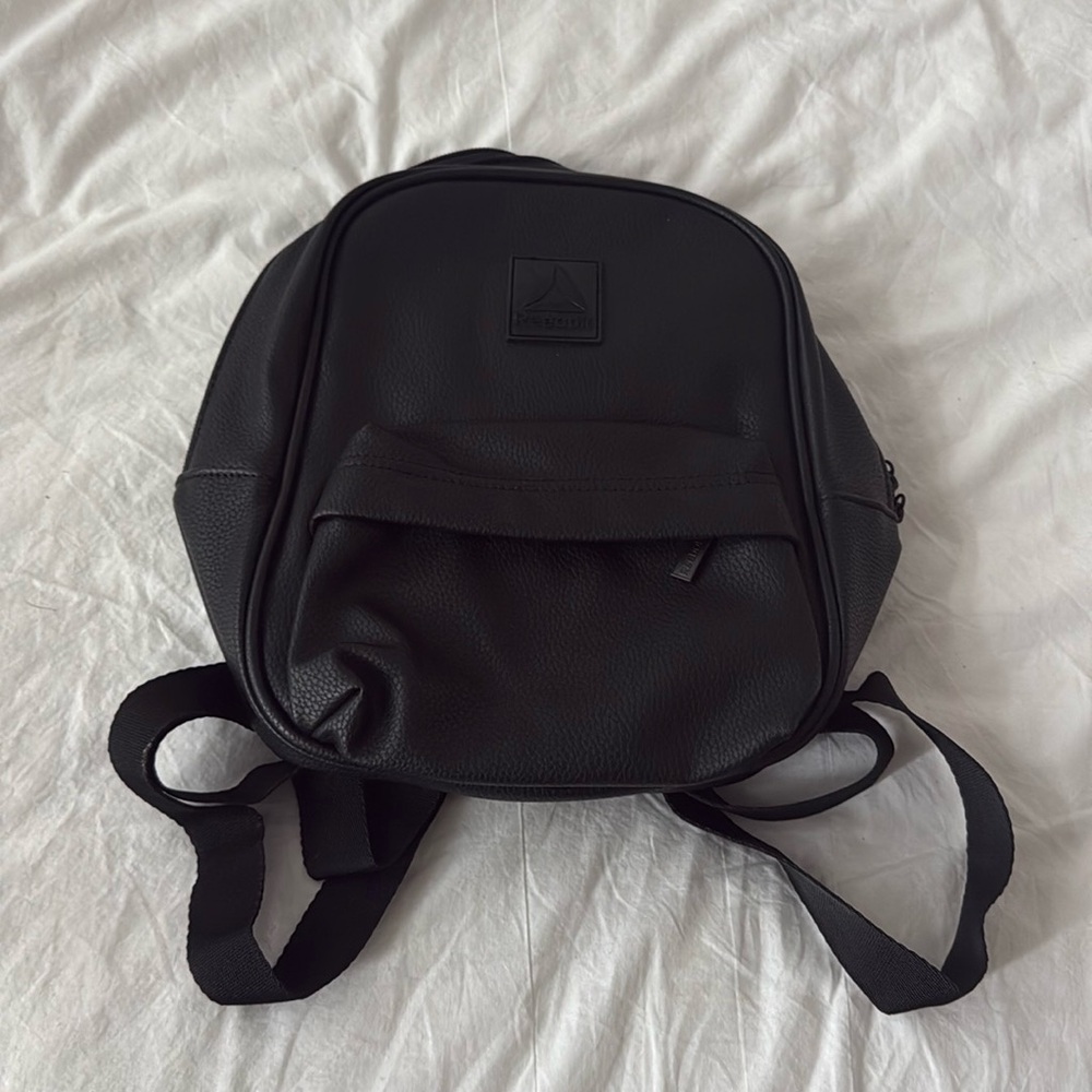 Roots Classic Black Women's Backpack